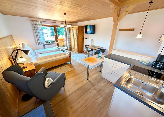 Gaestehaus Philipp Im Herzen Des Fichtelgebirges - 5 Ferienwohnungen, Grosses Grundstueck, Wald Und Wiese, Mit Privater Sauna, Kostenfreie Parkplaetze, Wlan Apartmán Mehlmeisel